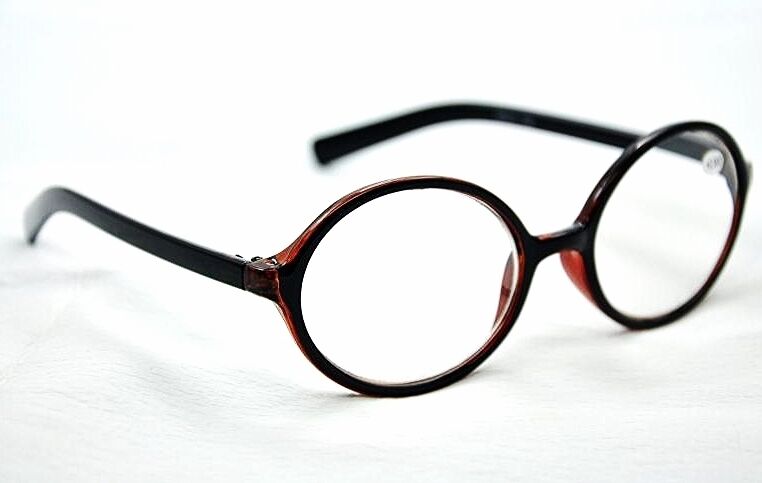 Retro Oval Stylish Reading Glasses In 4 Colours MT53