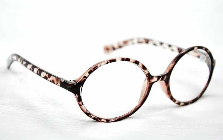 Retro Oval Stylish Reading Glasses In 4 Colours MT53